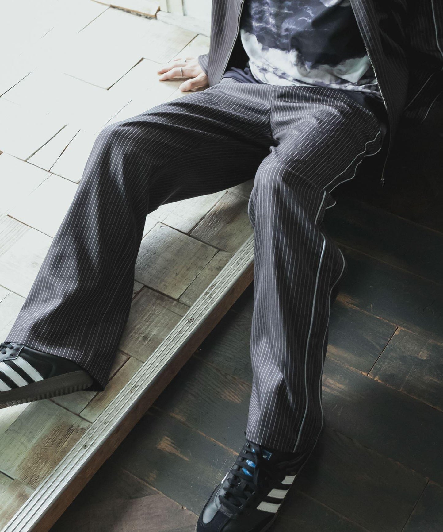 側邊條紋西裝褲