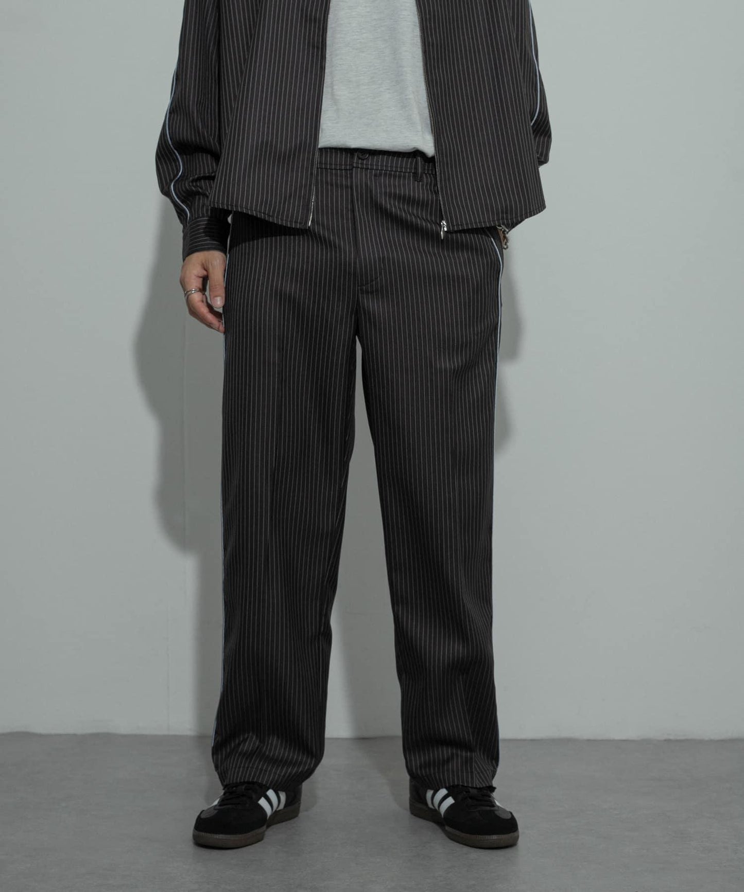 側邊條紋西裝褲