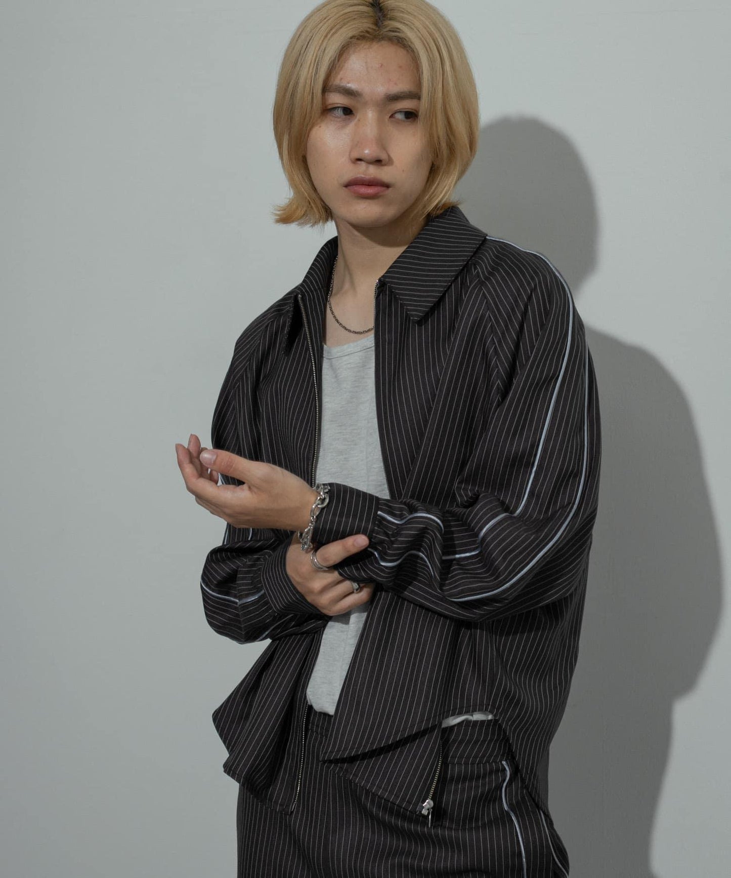 側邊線條拉鍊襯衫