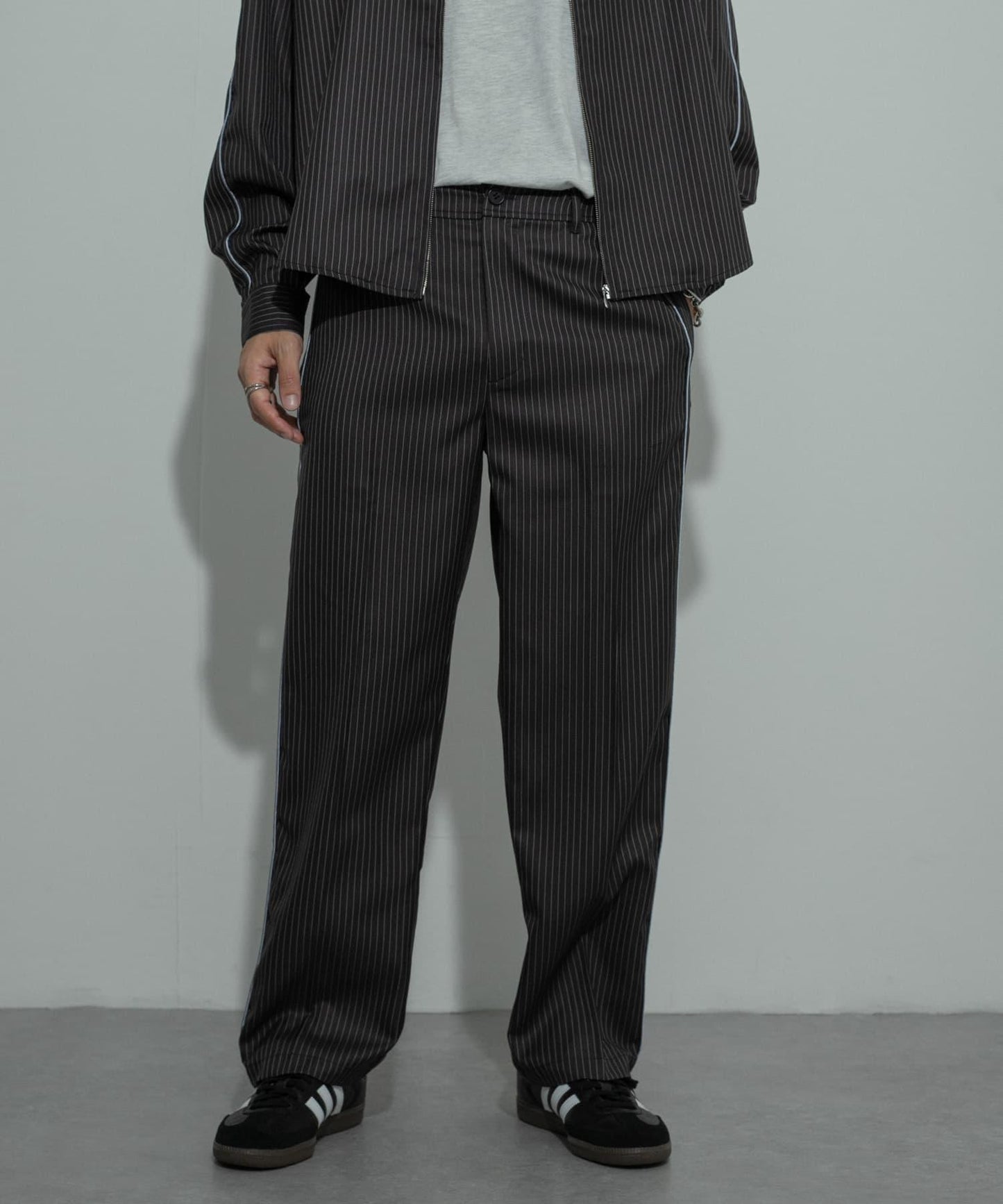 側邊條紋西裝褲