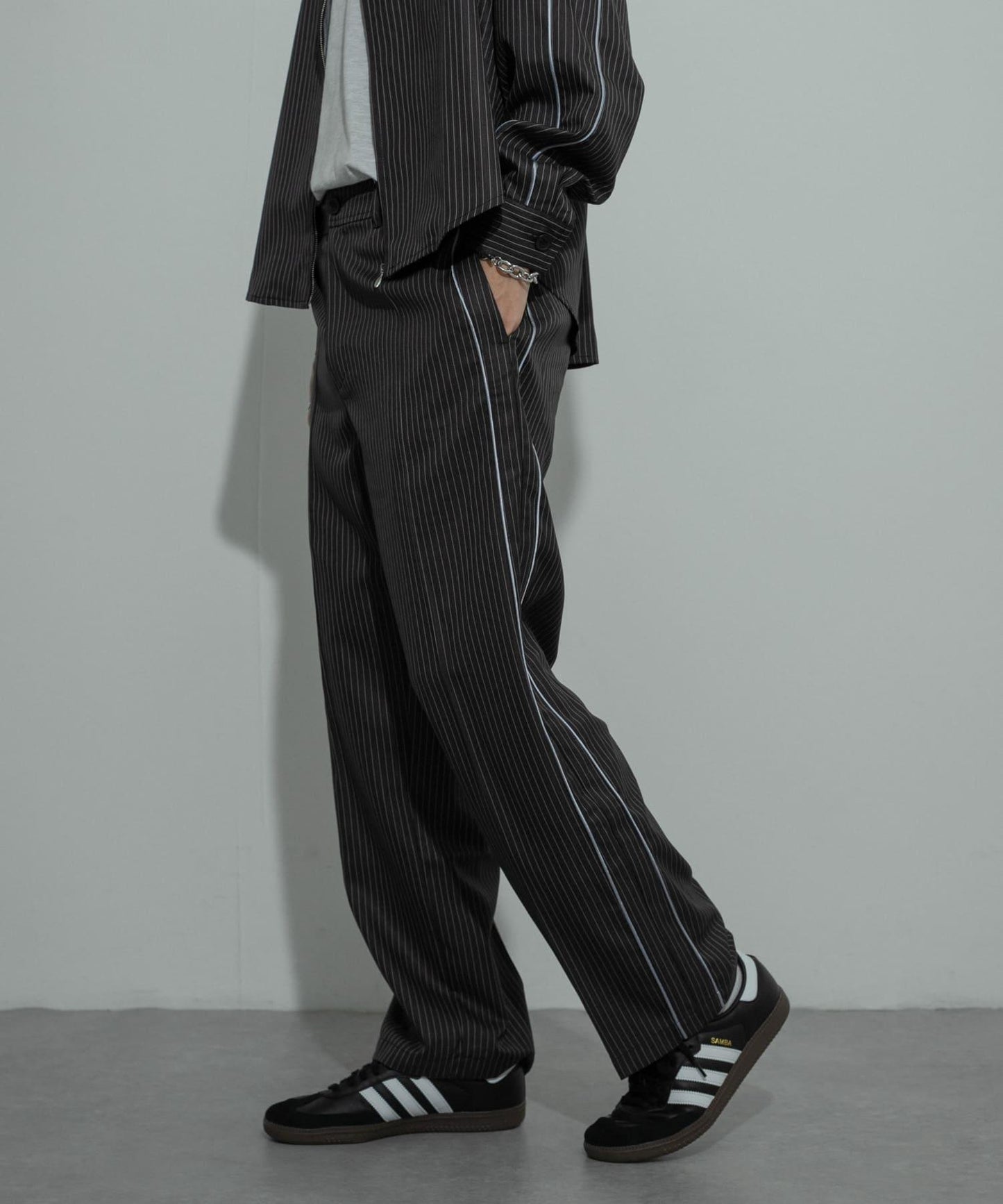 側邊條紋西裝褲