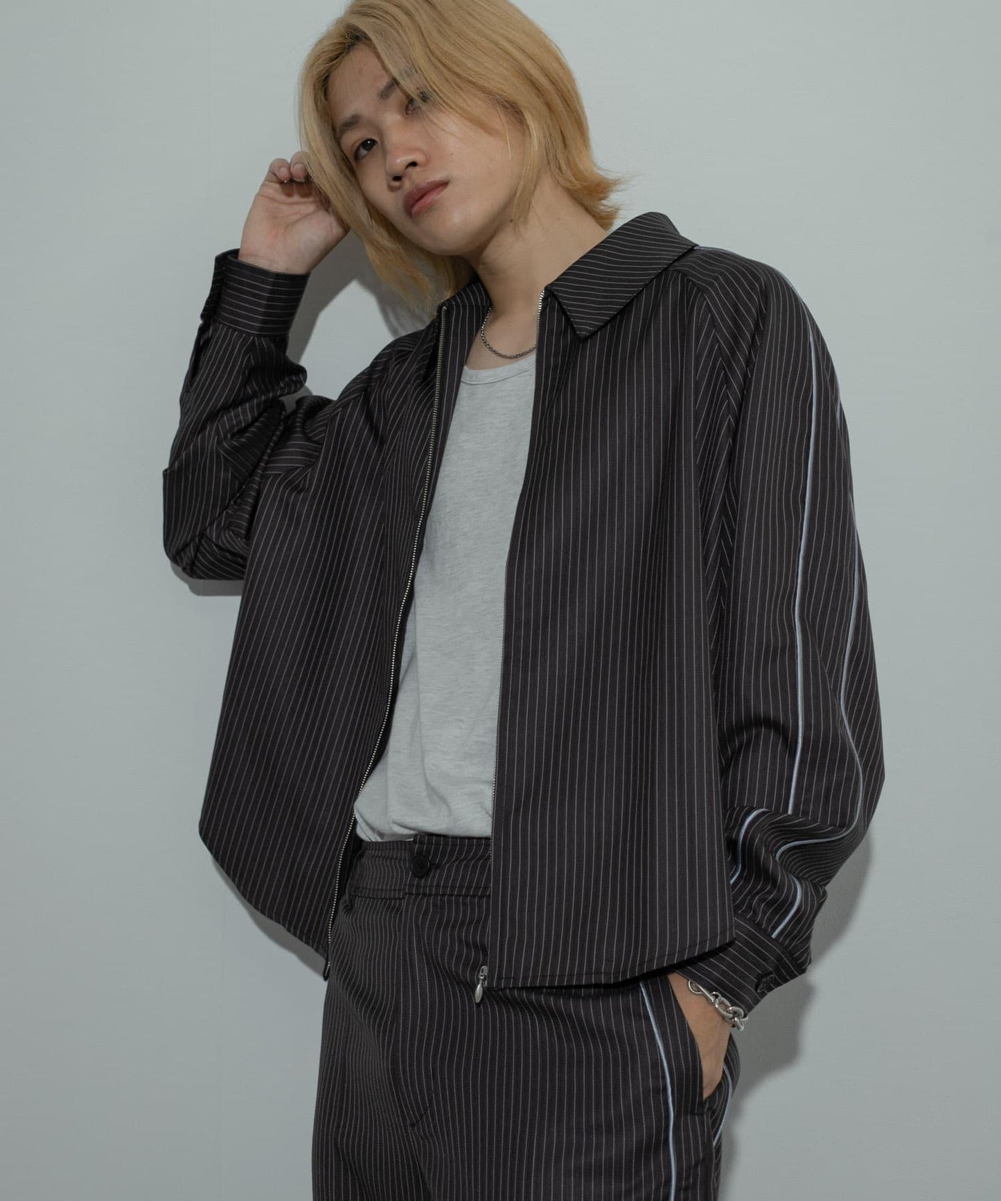 側邊線條拉鍊襯衫