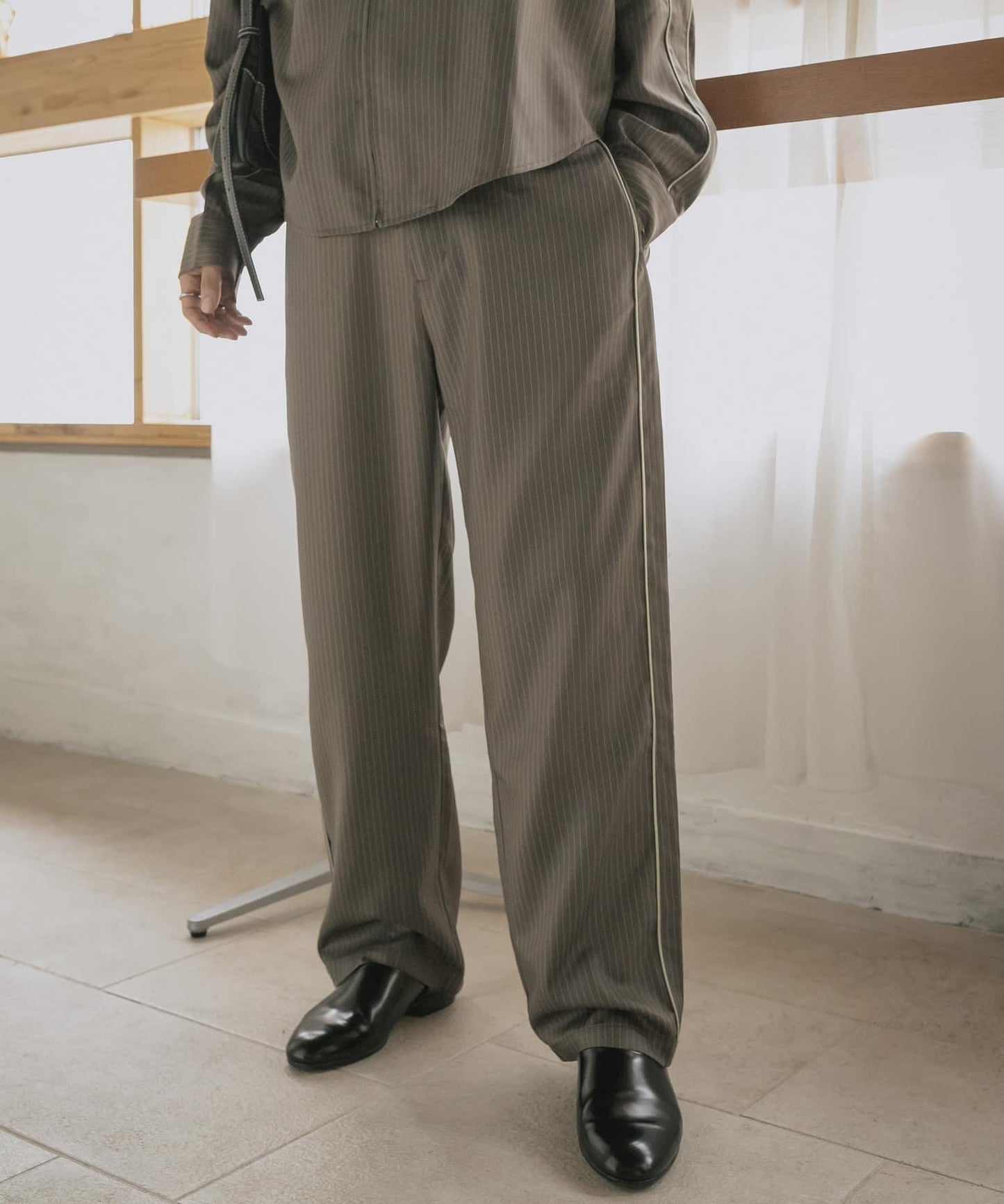 側邊條紋西裝褲