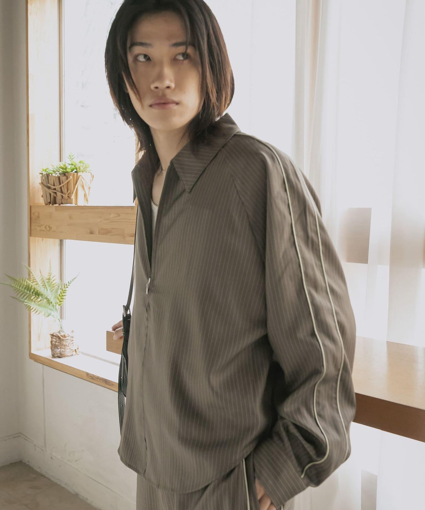 側邊線條拉鍊襯衫