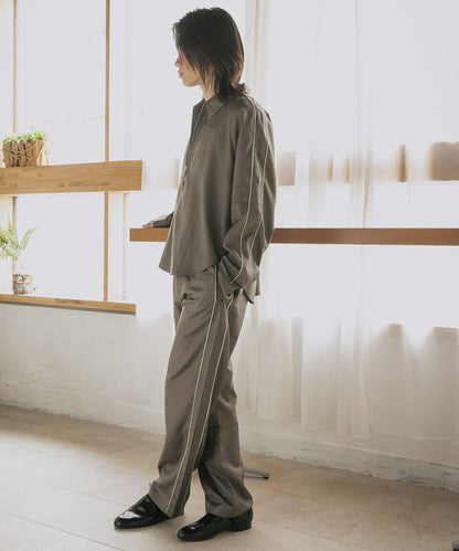 側邊線條拉鍊襯衫