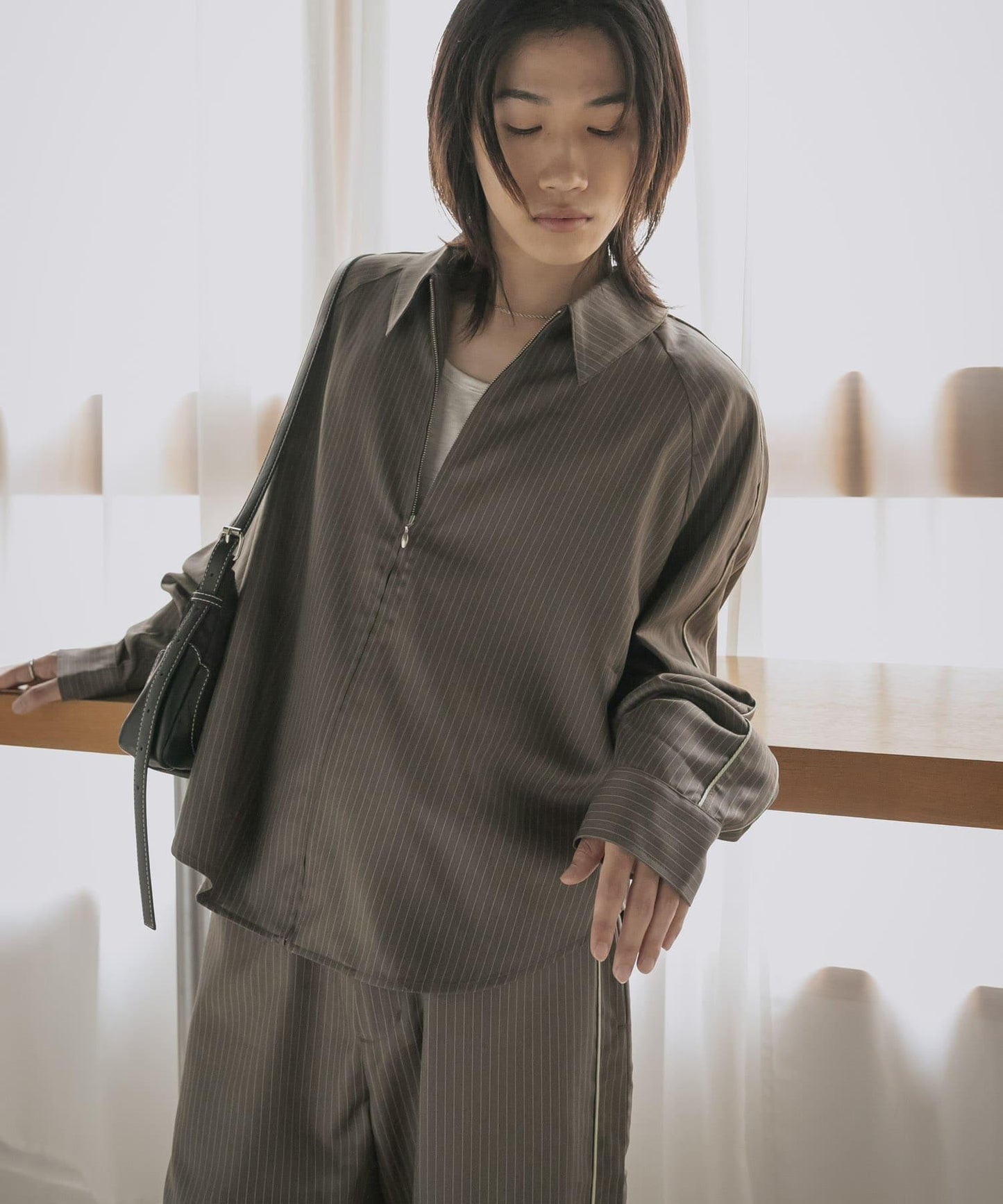 側邊線條拉鍊襯衫