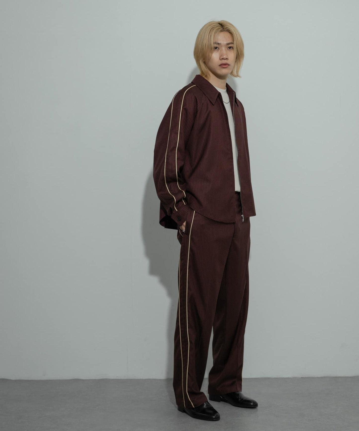 側邊線條拉鍊襯衫