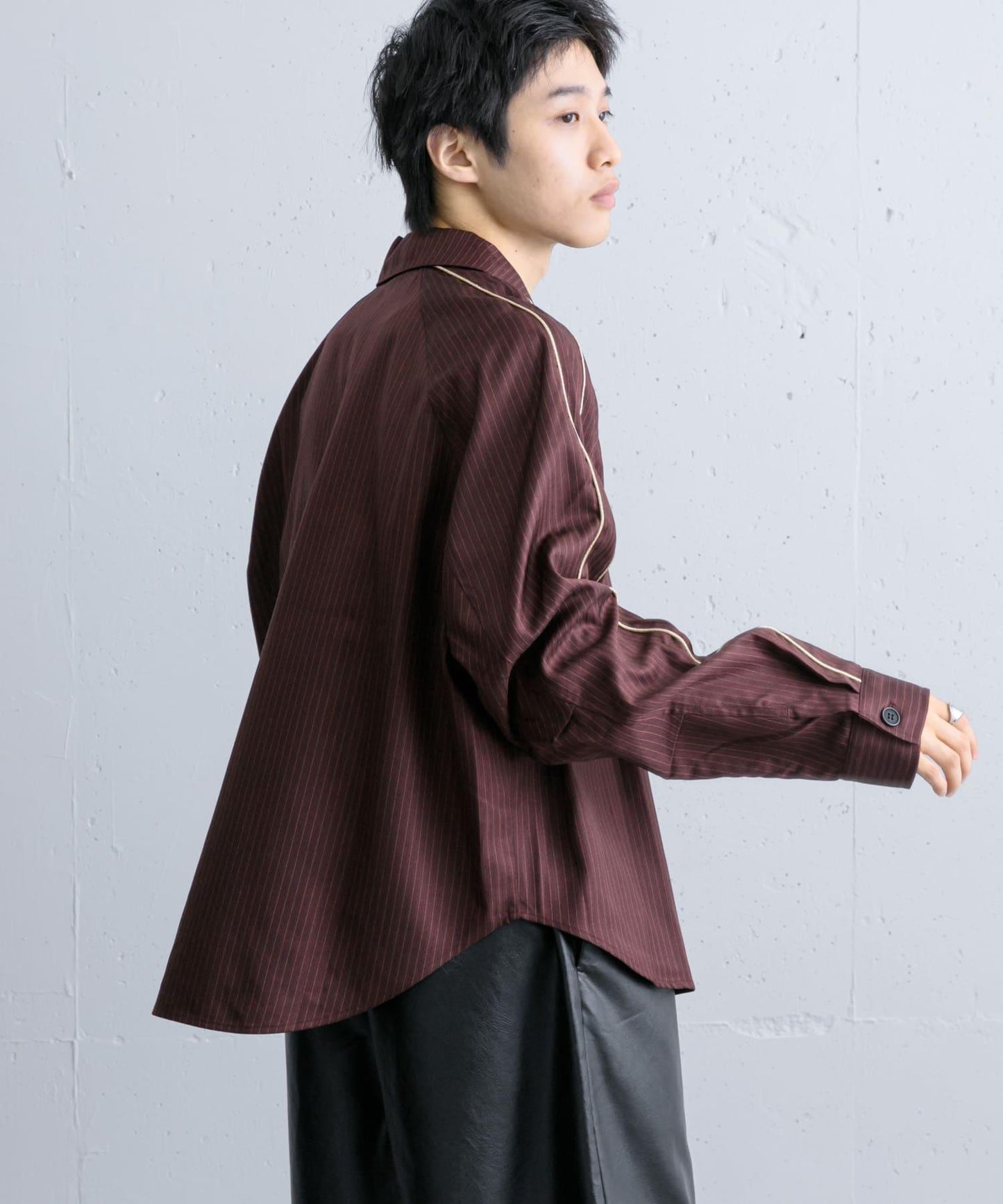 側邊線條拉鍊襯衫