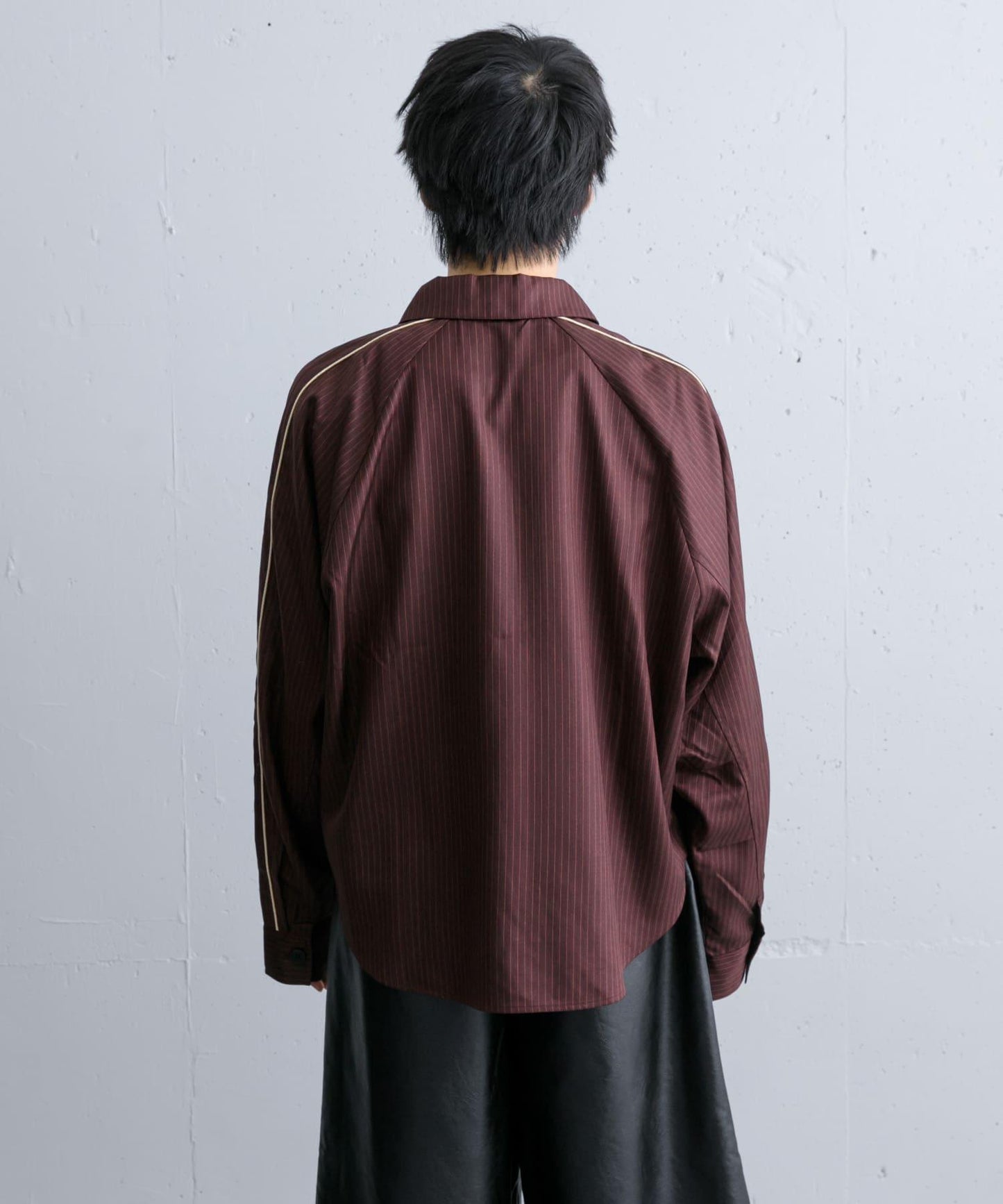 側邊線條拉鍊襯衫