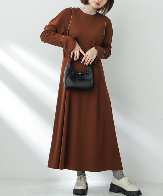 收腰褶皺連衣裙