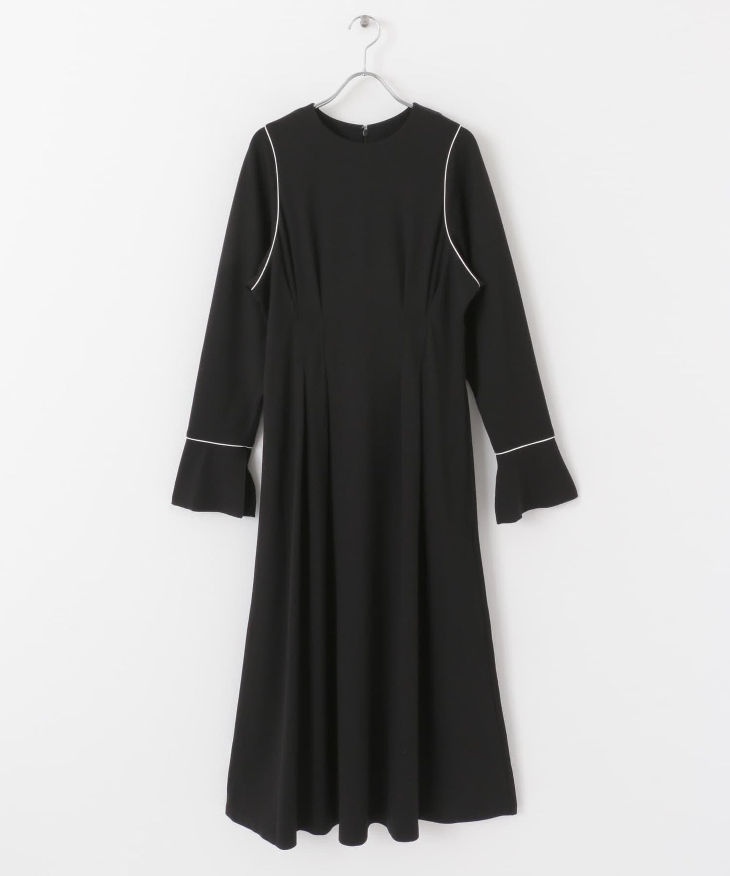 收腰褶皺連衣裙