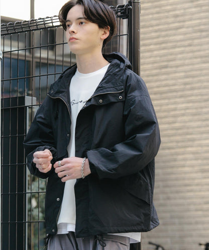 輕薄連帽外套