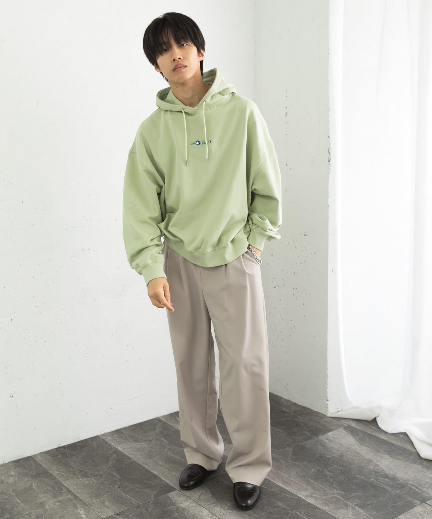 寶石色短款連帽衛衣