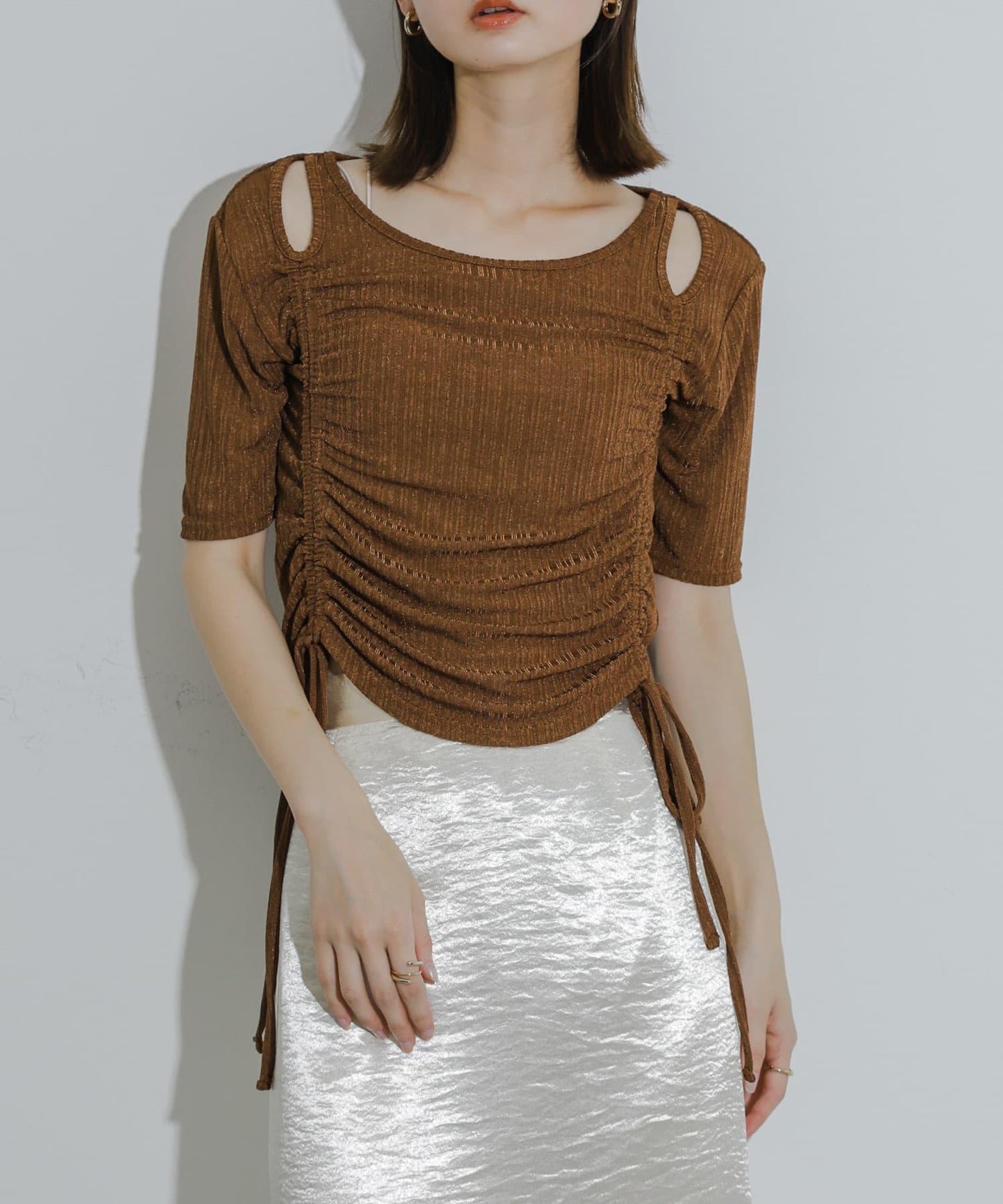 鏤空褶皺上衣（五分袖）