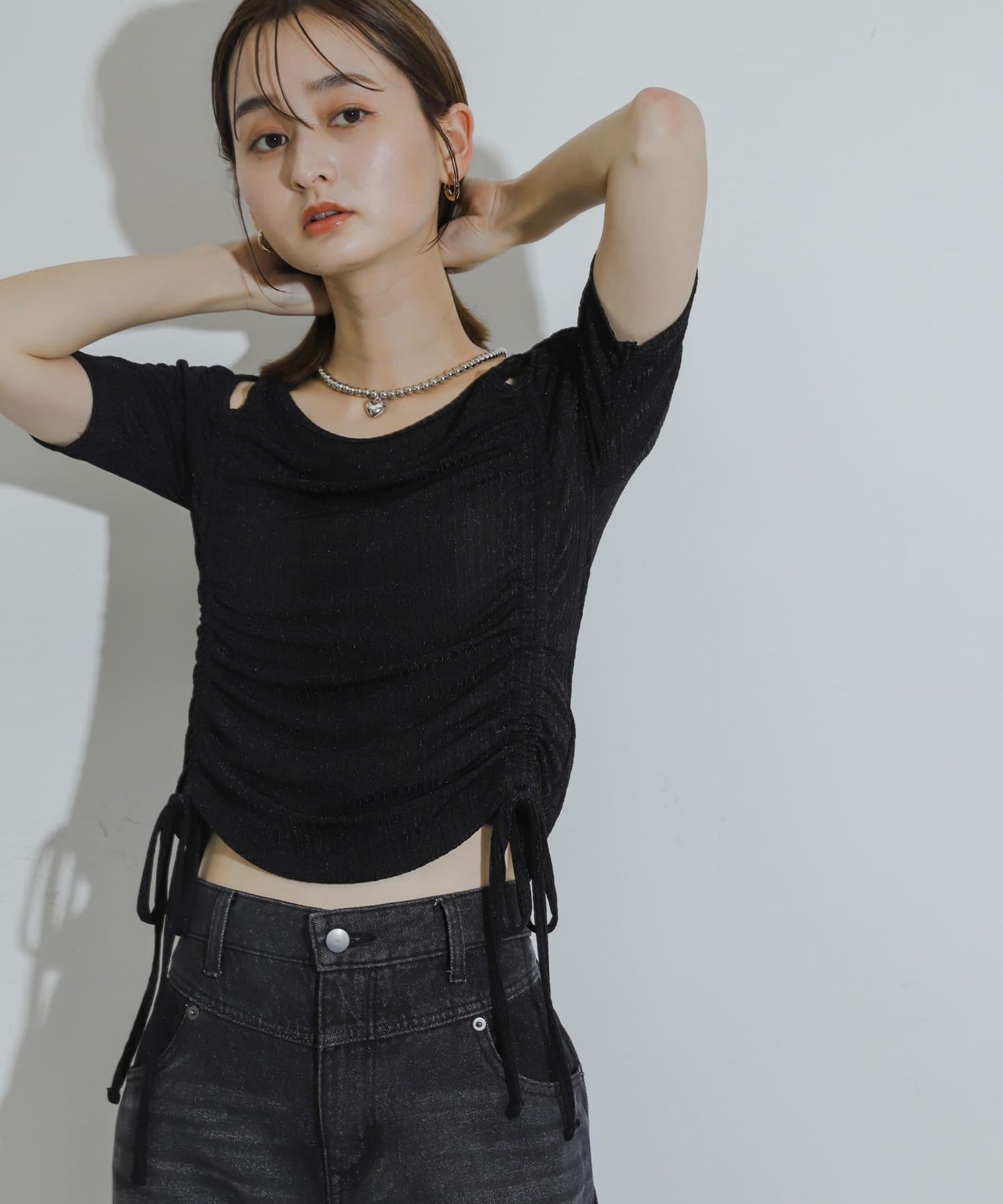 鏤空褶皺上衣（五分袖）