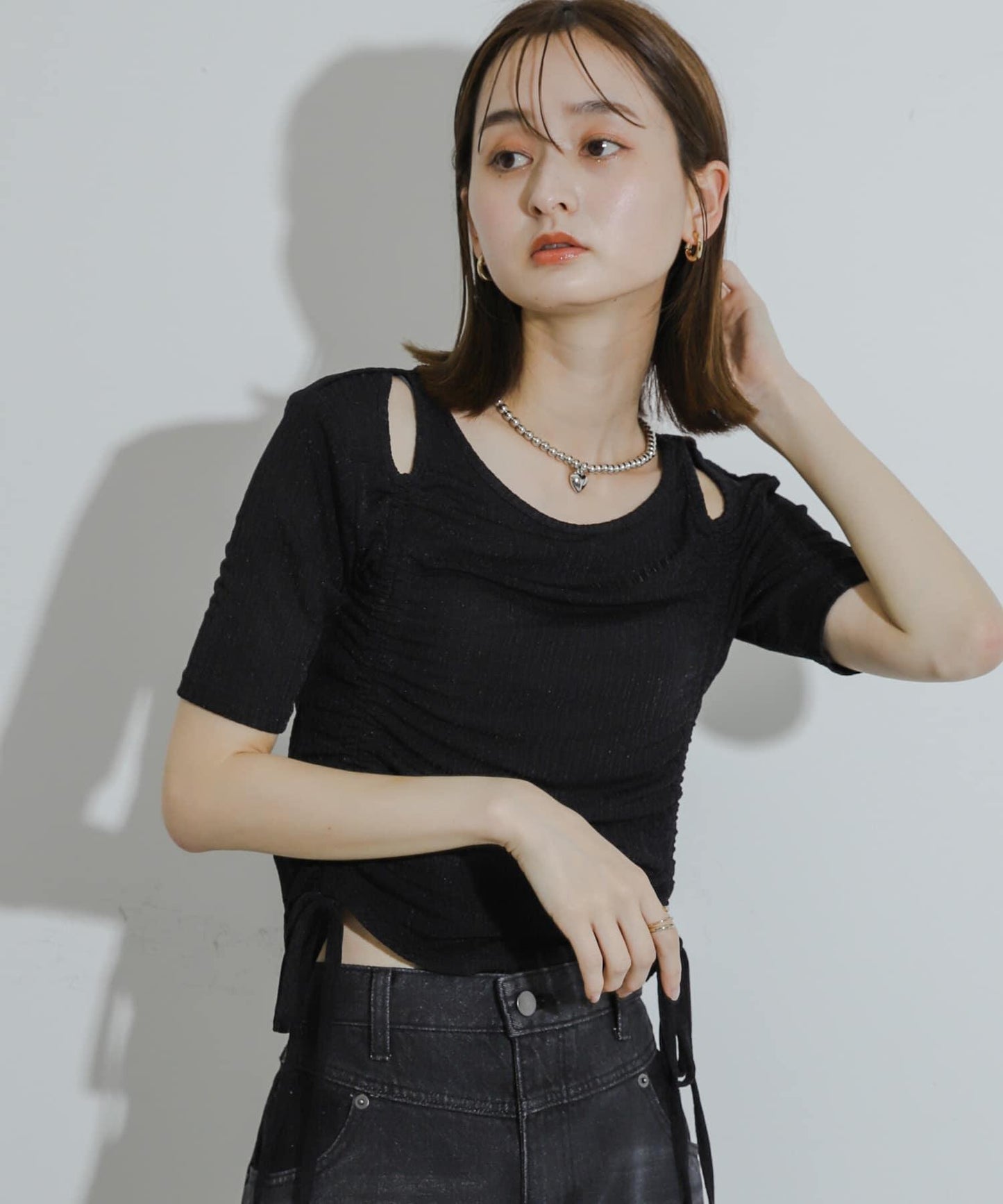 鏤空褶皺上衣（五分袖）