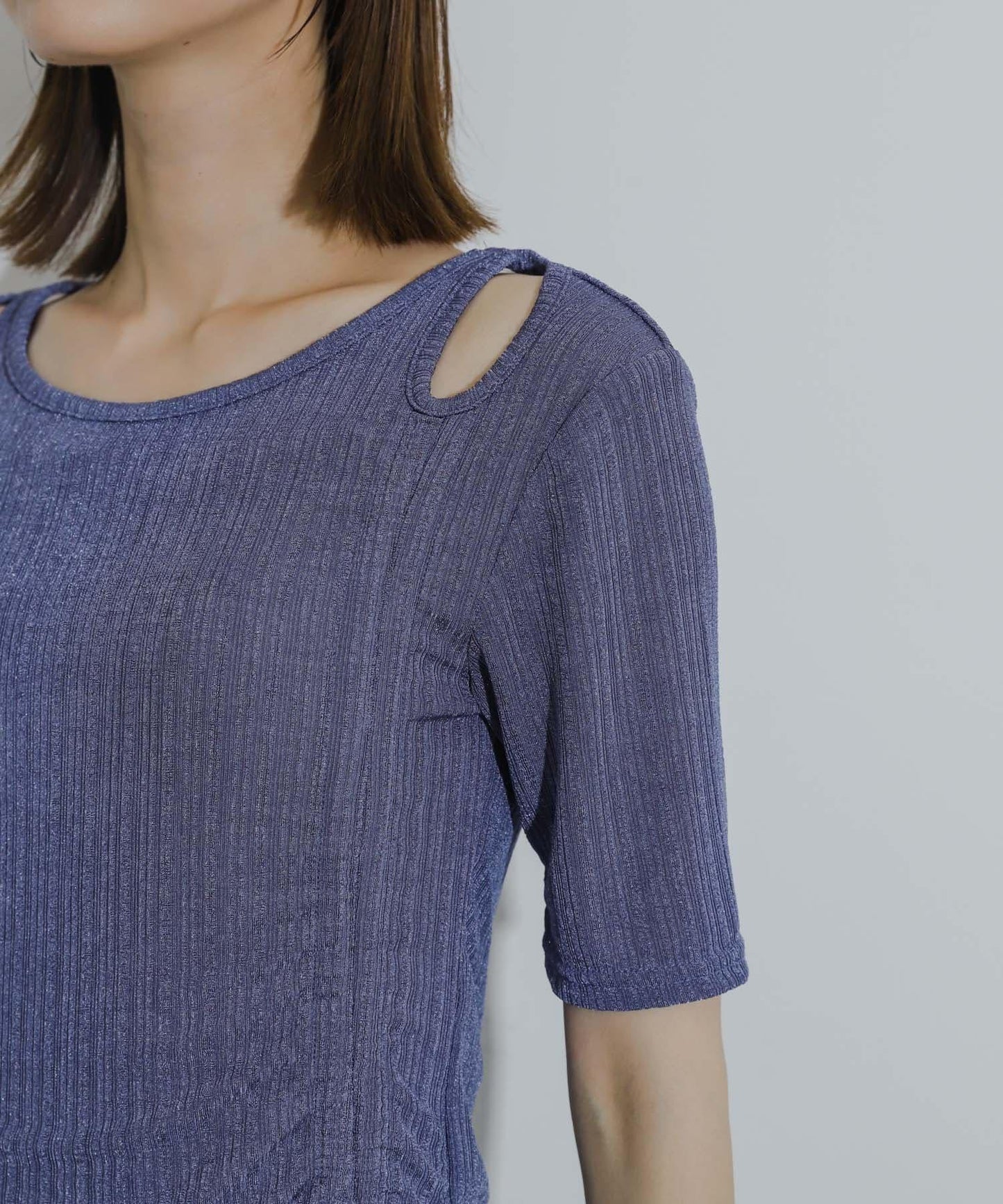 鏤空褶皺上衣（五分袖）