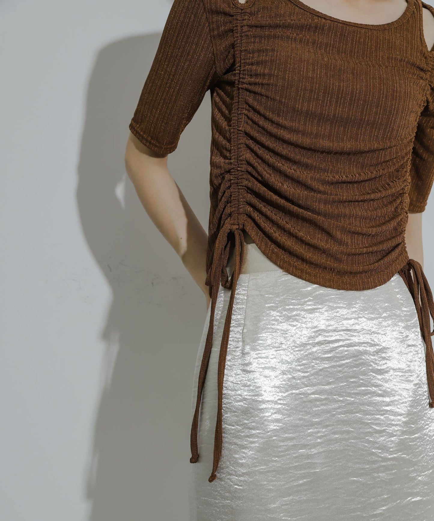 鏤空褶皺上衣（五分袖）