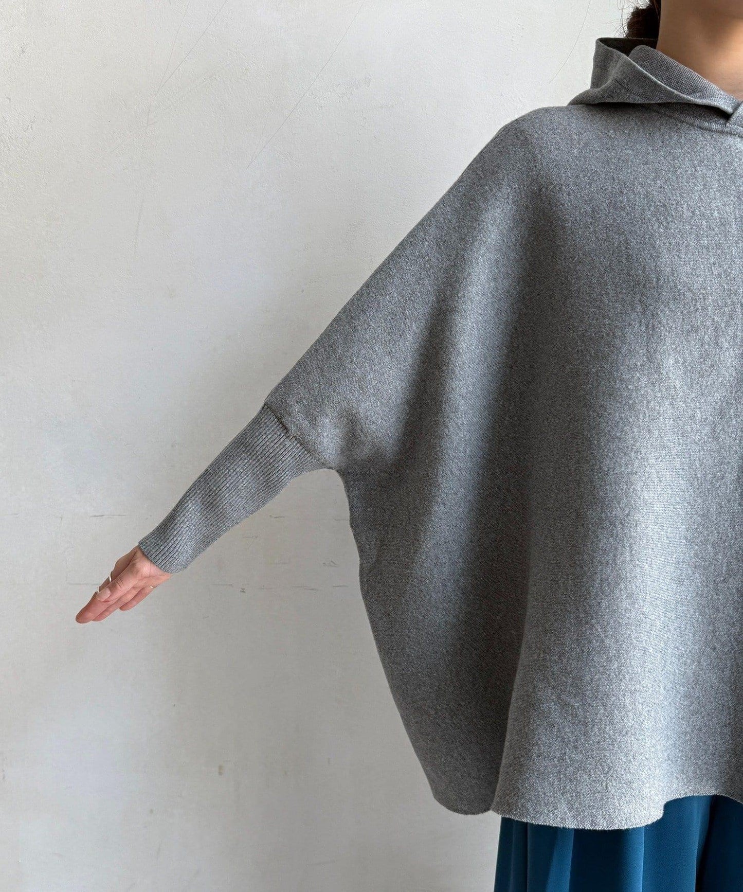 連帽斗篷針織衫