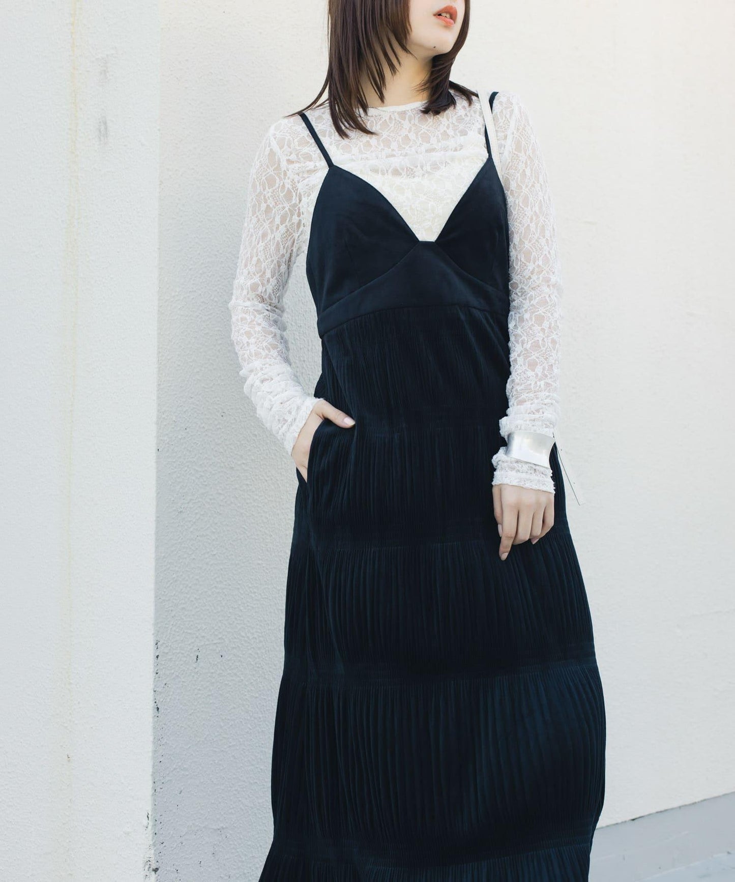 百褶吊帶連衣裙