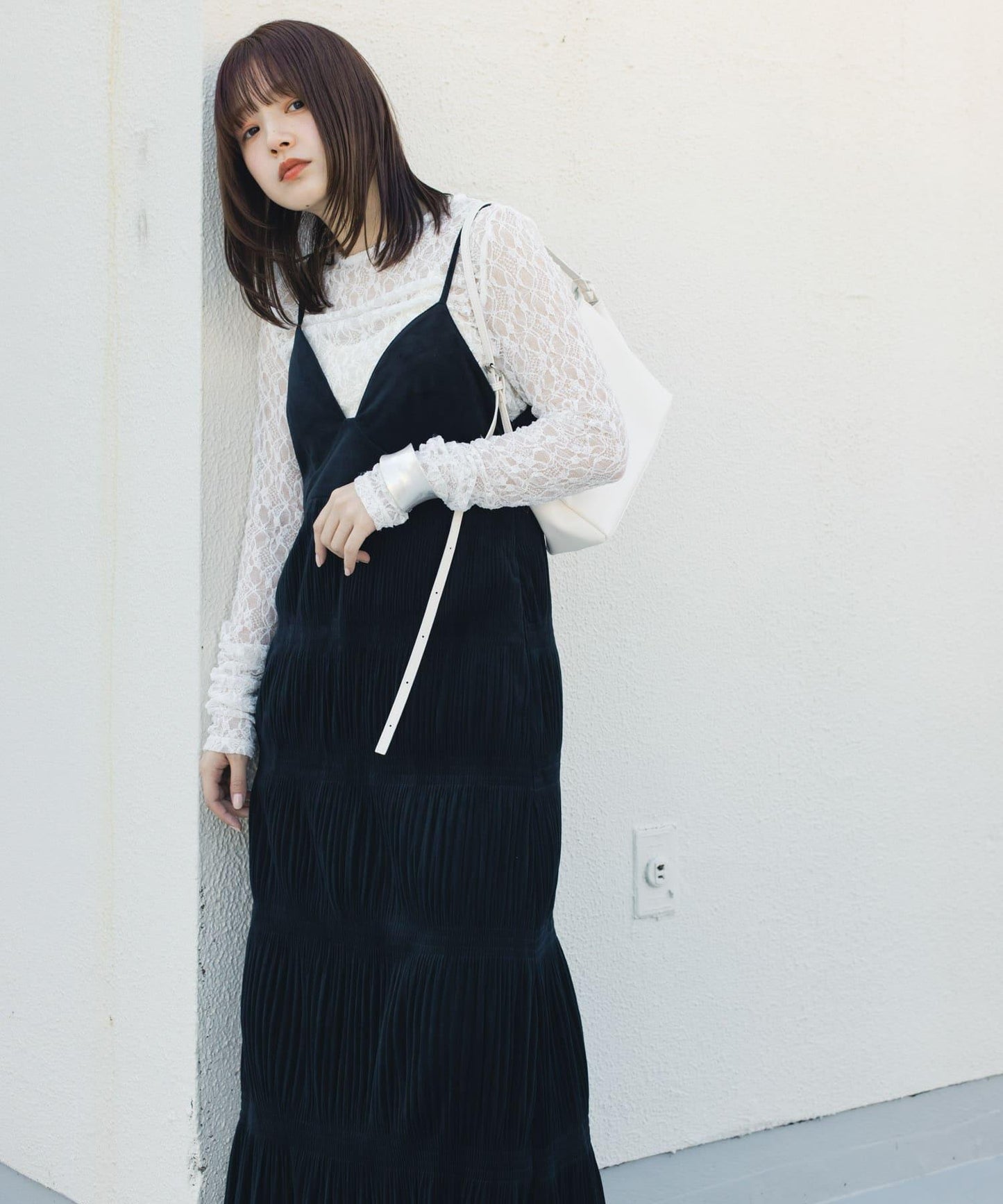 百褶吊帶連衣裙