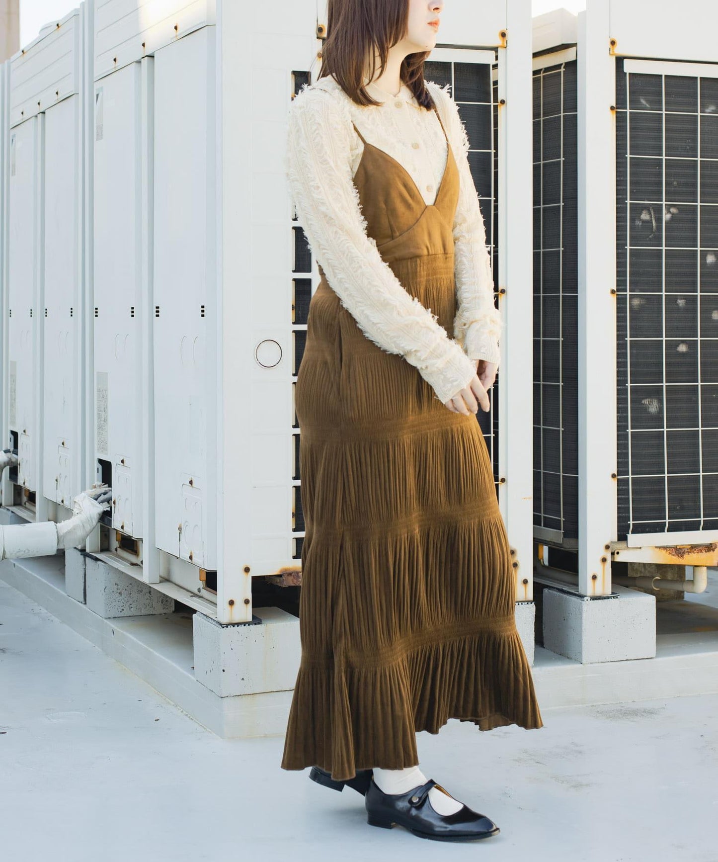 百褶吊帶連衣裙