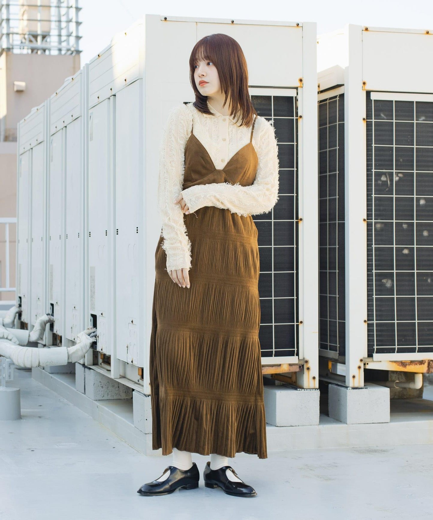 百褶吊帶連衣裙