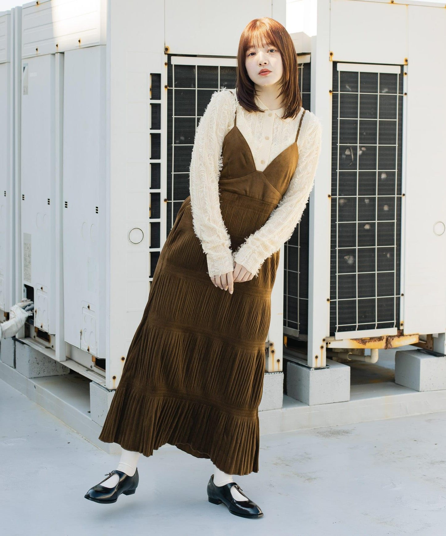 百褶吊帶連衣裙