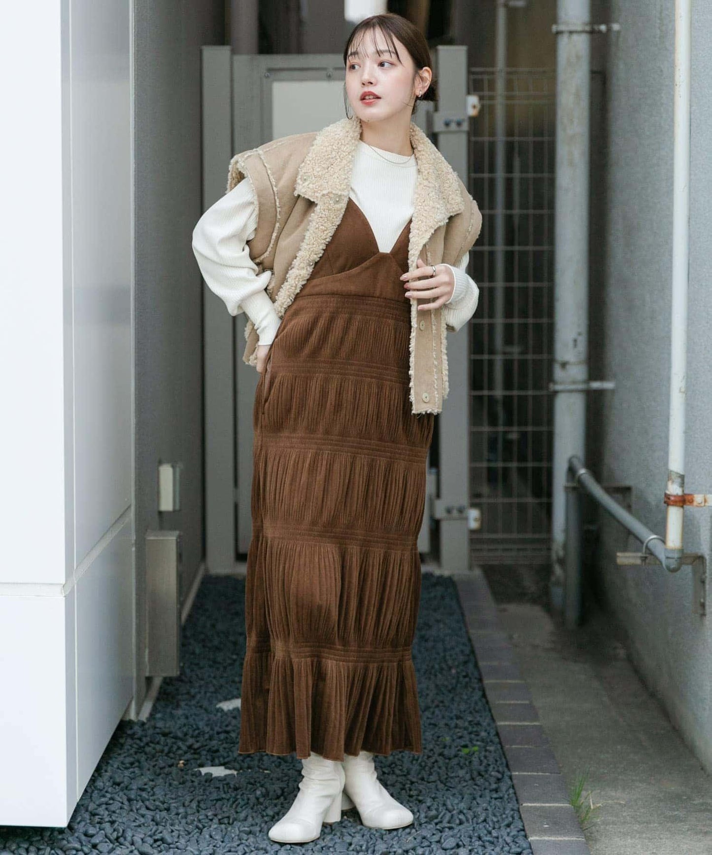 百褶吊帶連衣裙