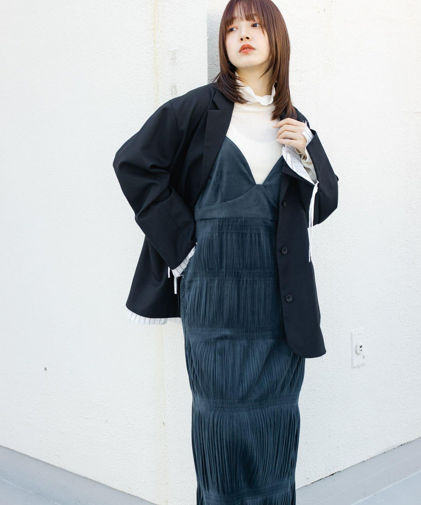 百褶吊帶連衣裙