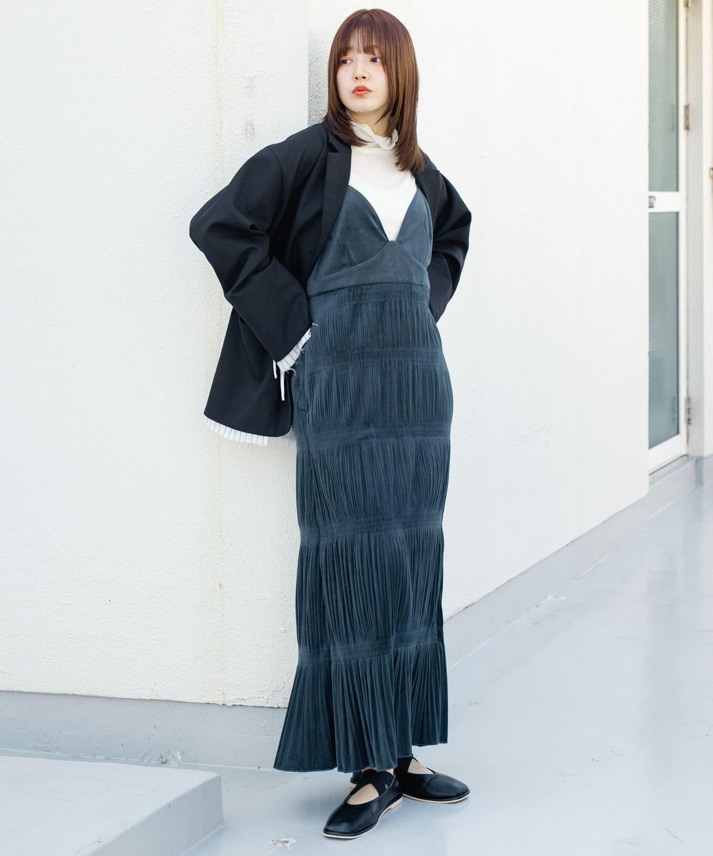 百褶吊帶連衣裙