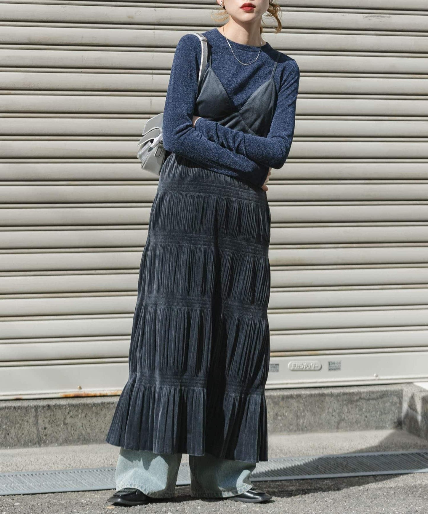 百褶吊帶連衣裙