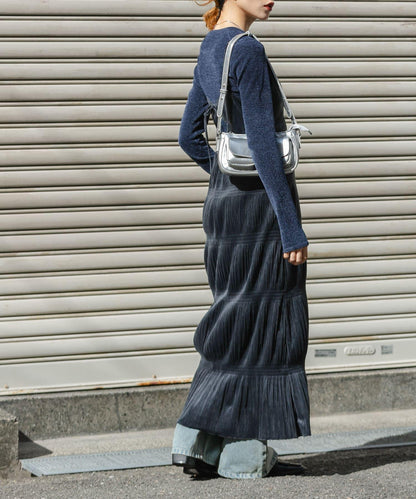 百褶吊帶連衣裙