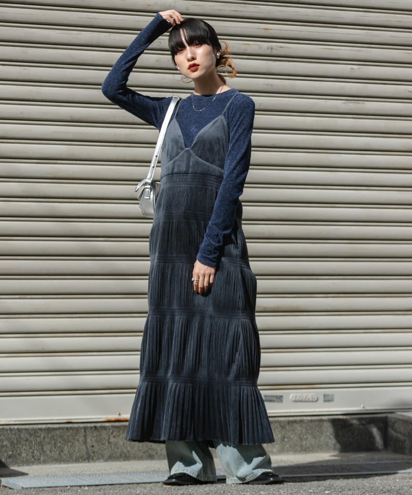 百褶吊帶連衣裙