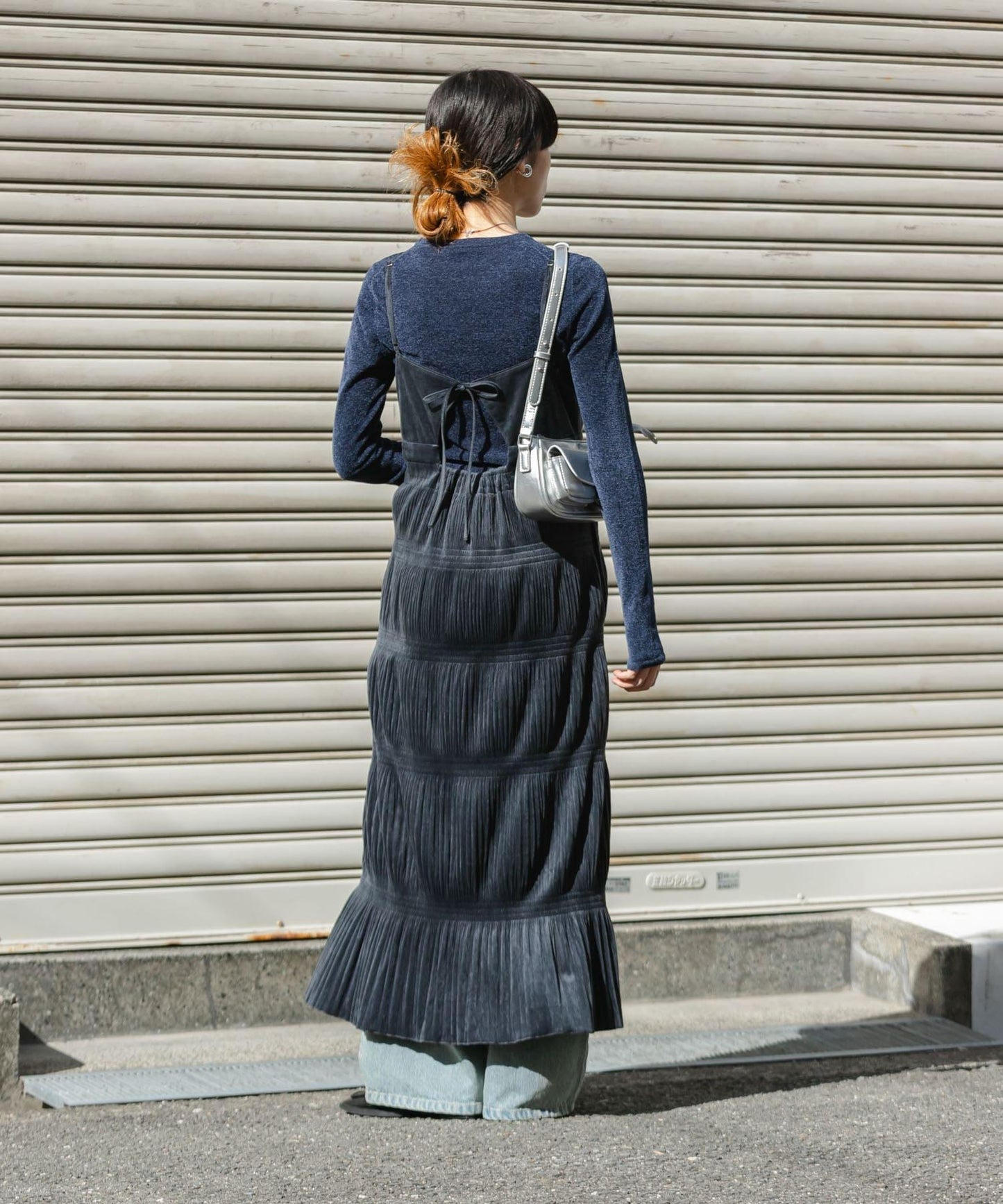 百褶吊帶連衣裙