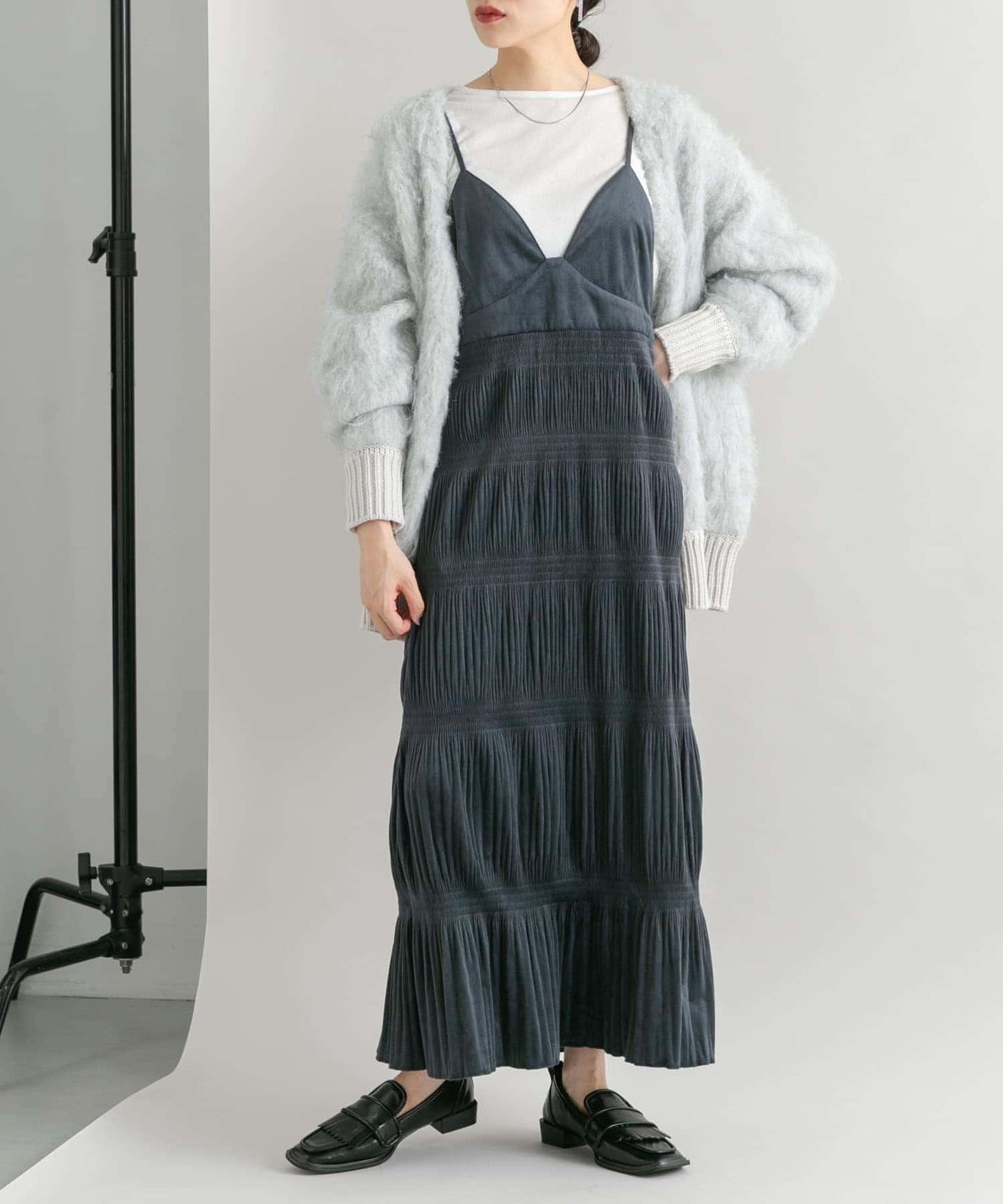 百褶吊帶連衣裙