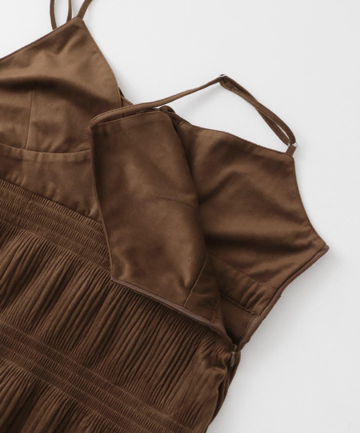 百褶吊帶連衣裙