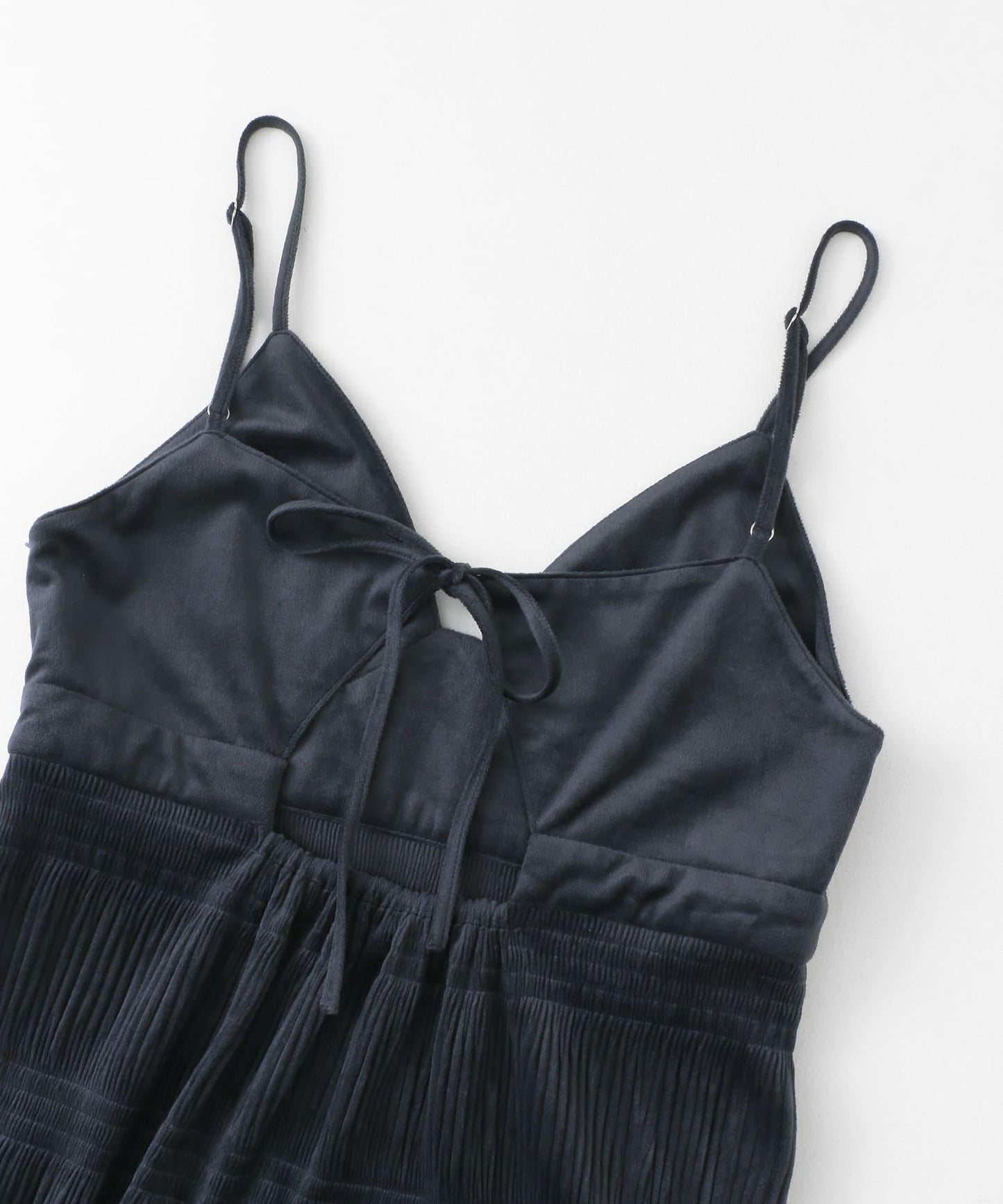 百褶吊帶連衣裙