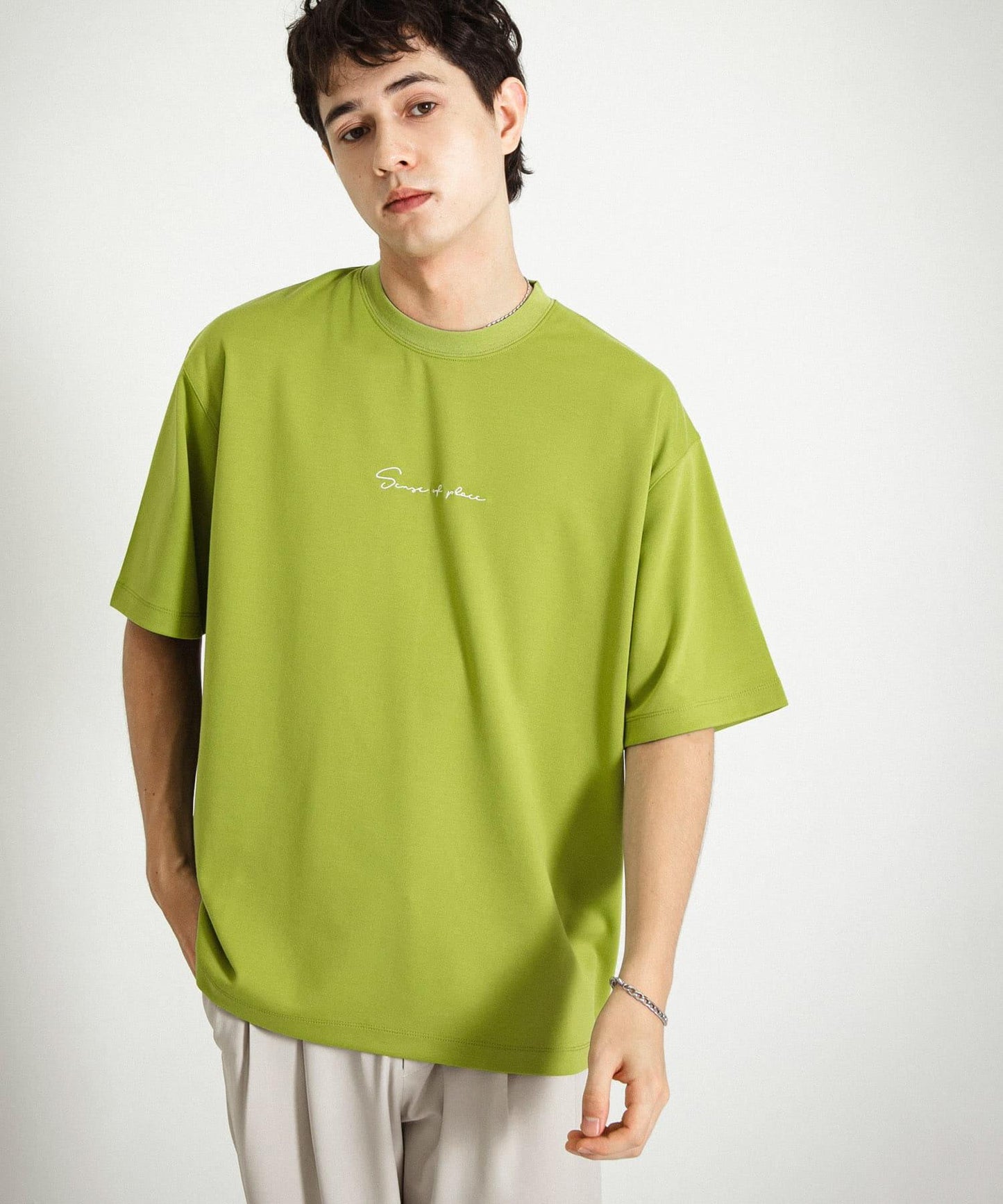 刺繡打孔短袖T恤