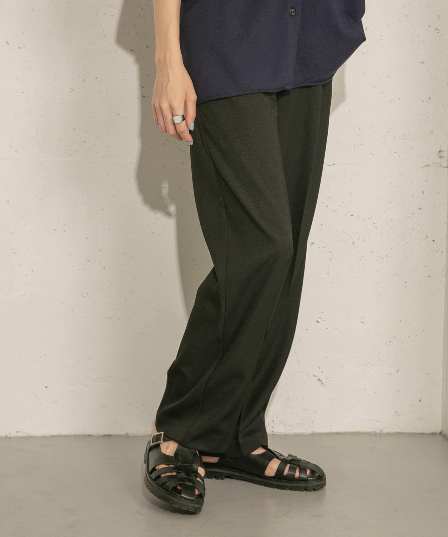 中線寬鬆西裝褲