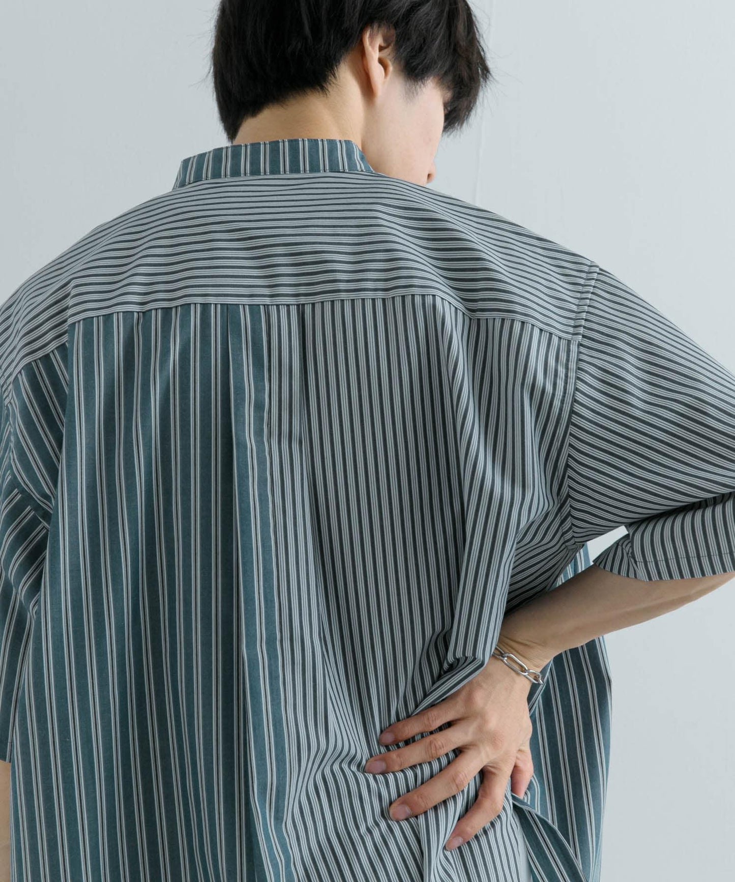 中性條紋拼接寬鬆襯衫