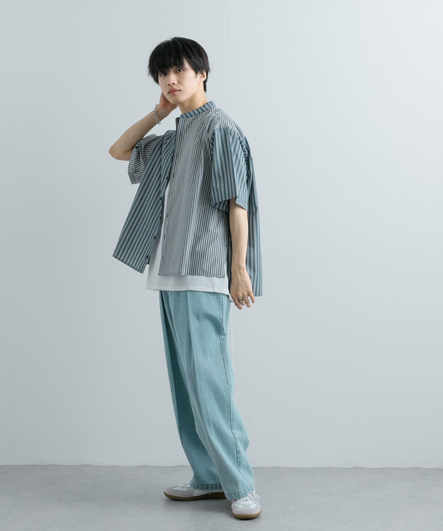 中性條紋拼接寬鬆襯衫