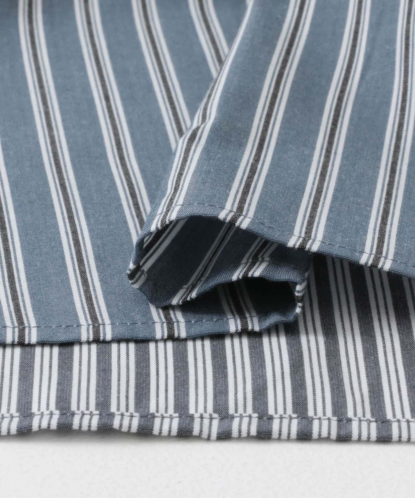 中性條紋拼接寬鬆襯衫