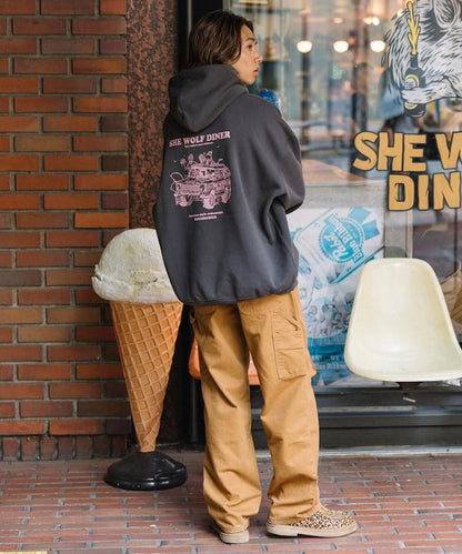 SHE WOLF DINER×FREAK'S STORE/シーウルフダイナー 特別款 寬鬆版型 背部印花 套頭衛衣/連帽衫/CAR