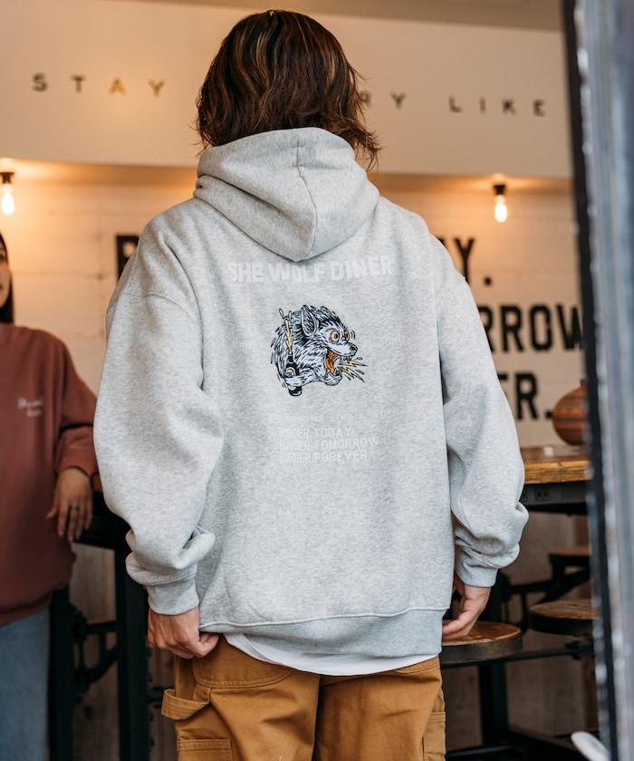 SHE WOLF DINER×FREAK'S STORE/シーウルフダイナー特別款寬鬆版型背部刺繡連帽衛衣/WOLF