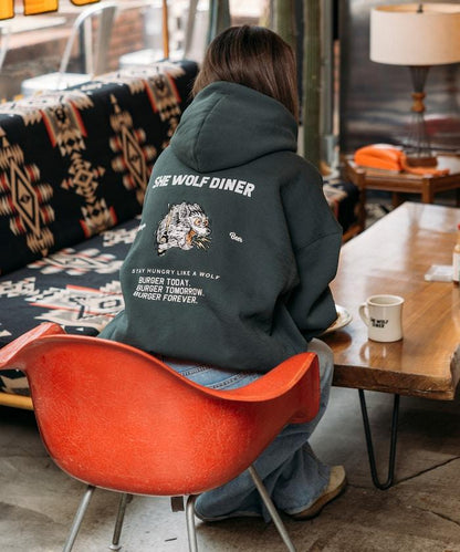 SHE WOLF DINER×FREAK'S STORE/シーウルフダイナー特別款寬鬆版型背部刺繡連帽衛衣/WOLF