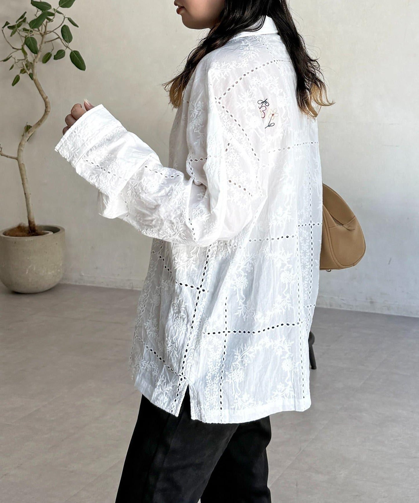 蕾絲刺繡寬鬆襯衫