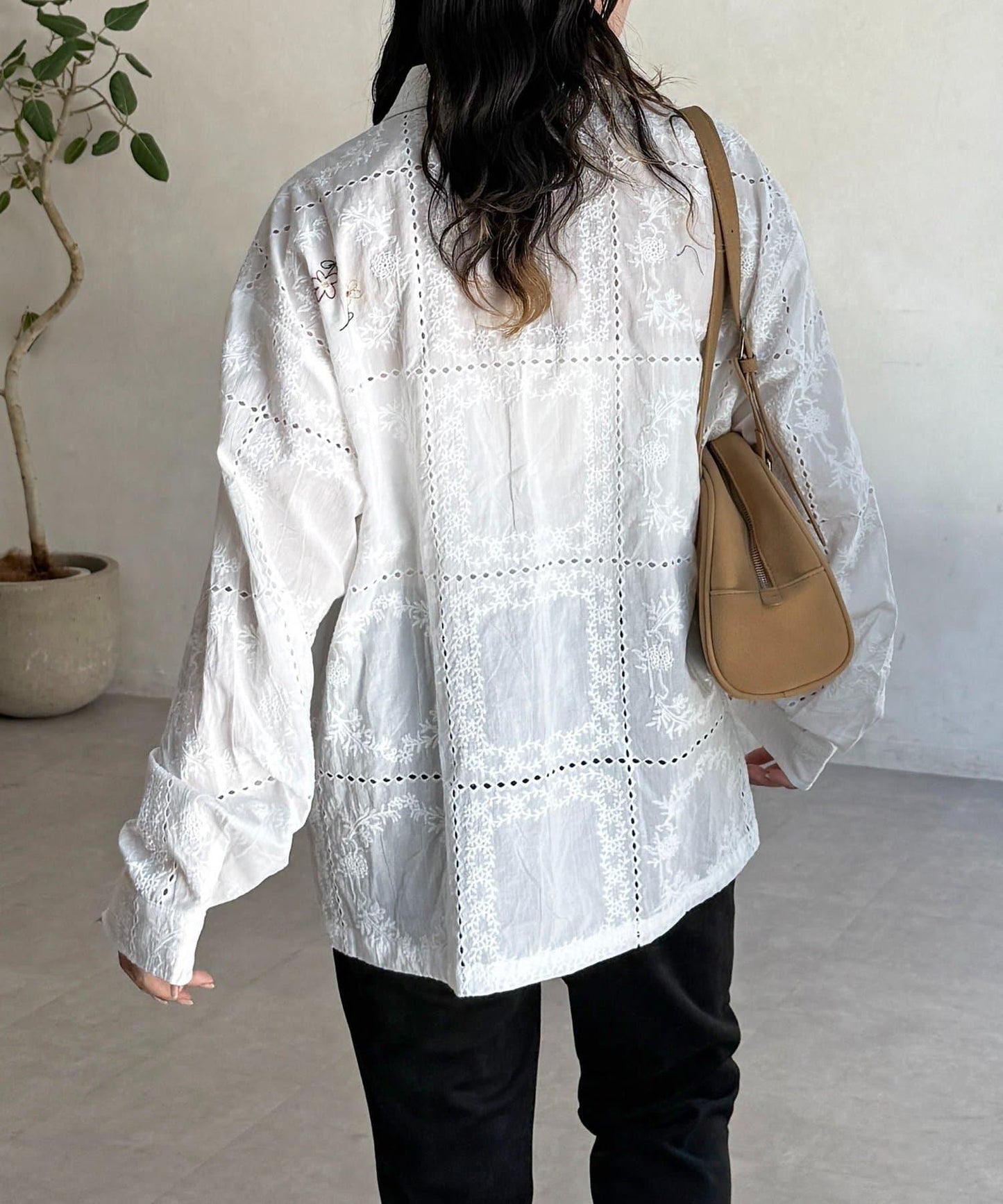 蕾絲刺繡寬鬆襯衫
