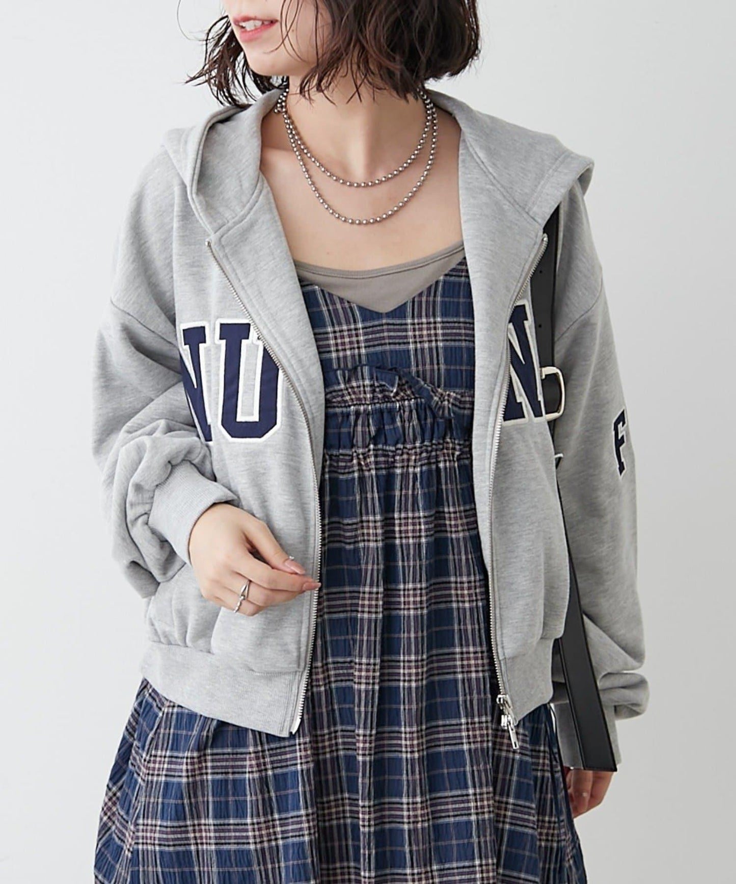 【NUNIFE】【可選2種長度】大字母印花連帽衛衣