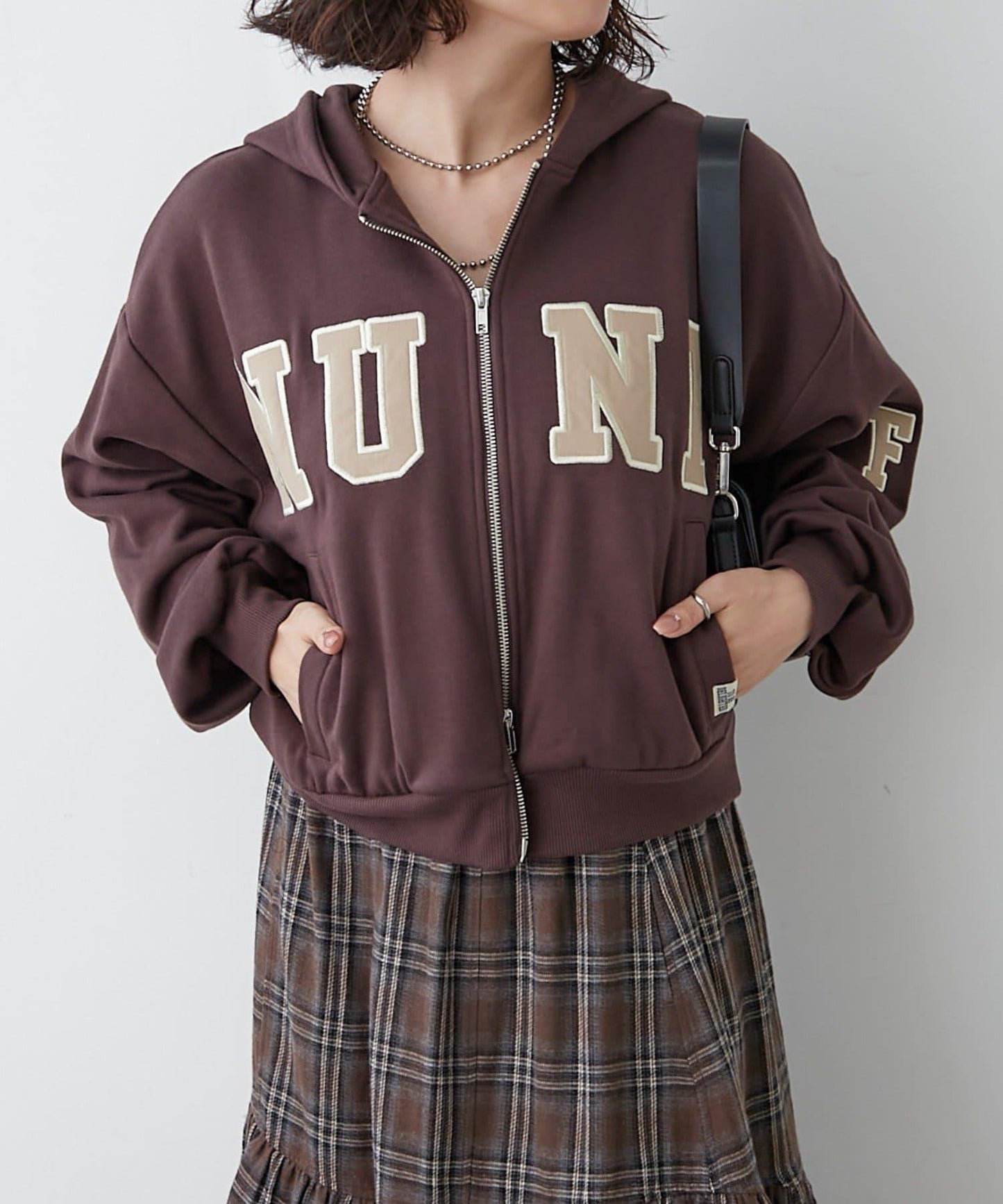 【NUNIFE】【可選2種長度】大字母印花連帽衛衣